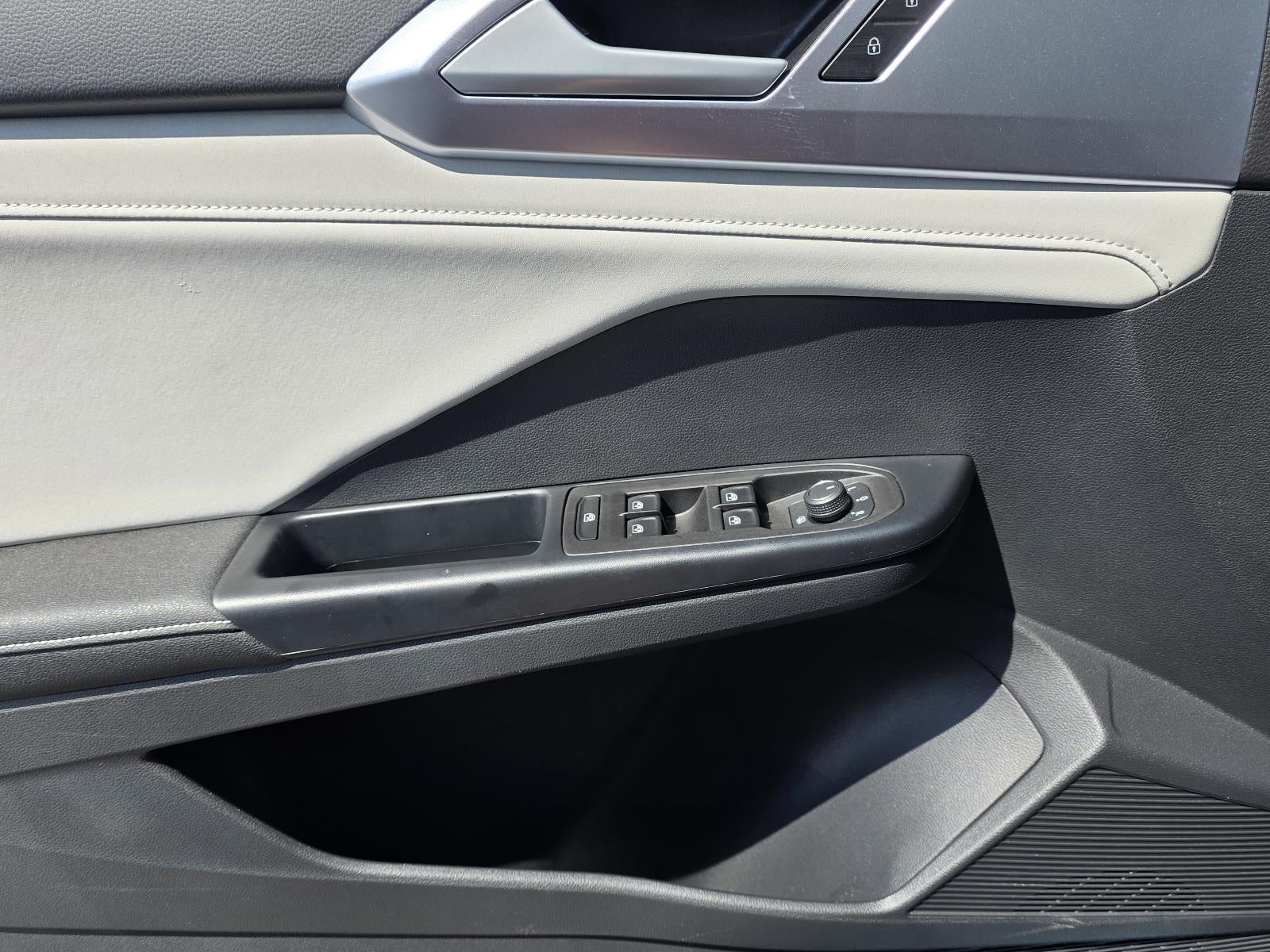 2025 Volkswagen Taos SE FWD