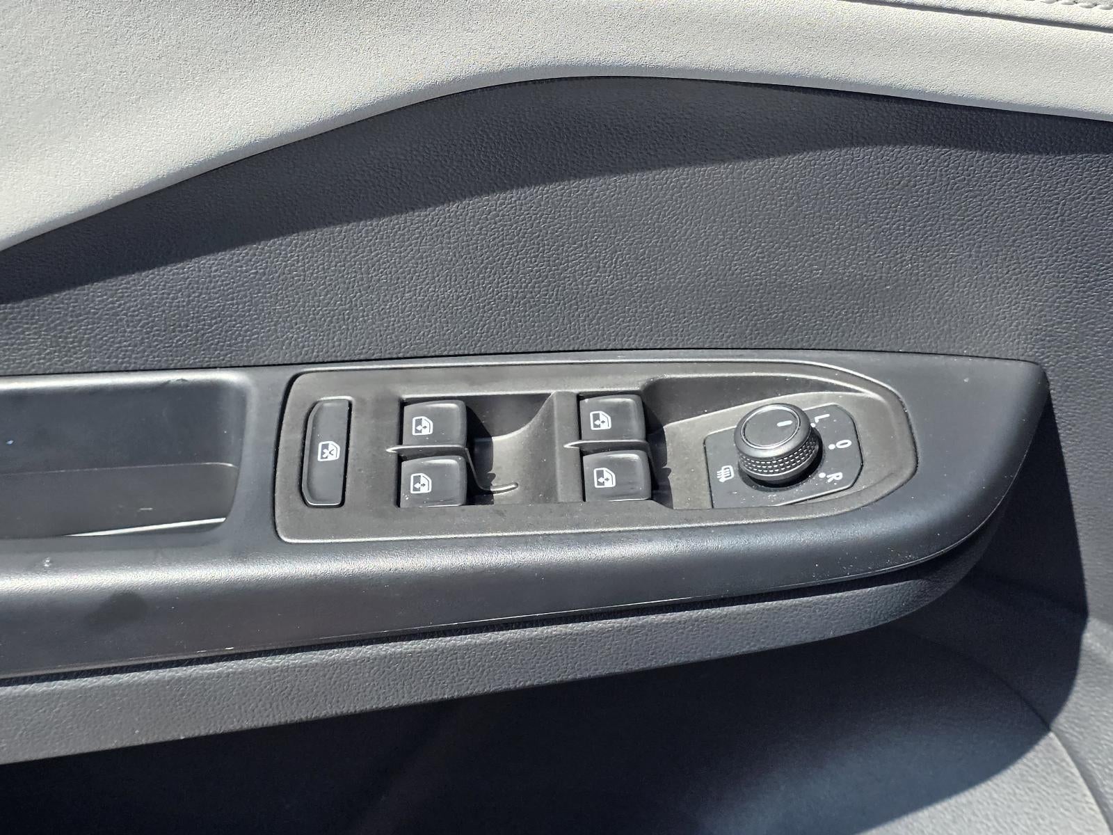 2025 Volkswagen Taos SE FWD