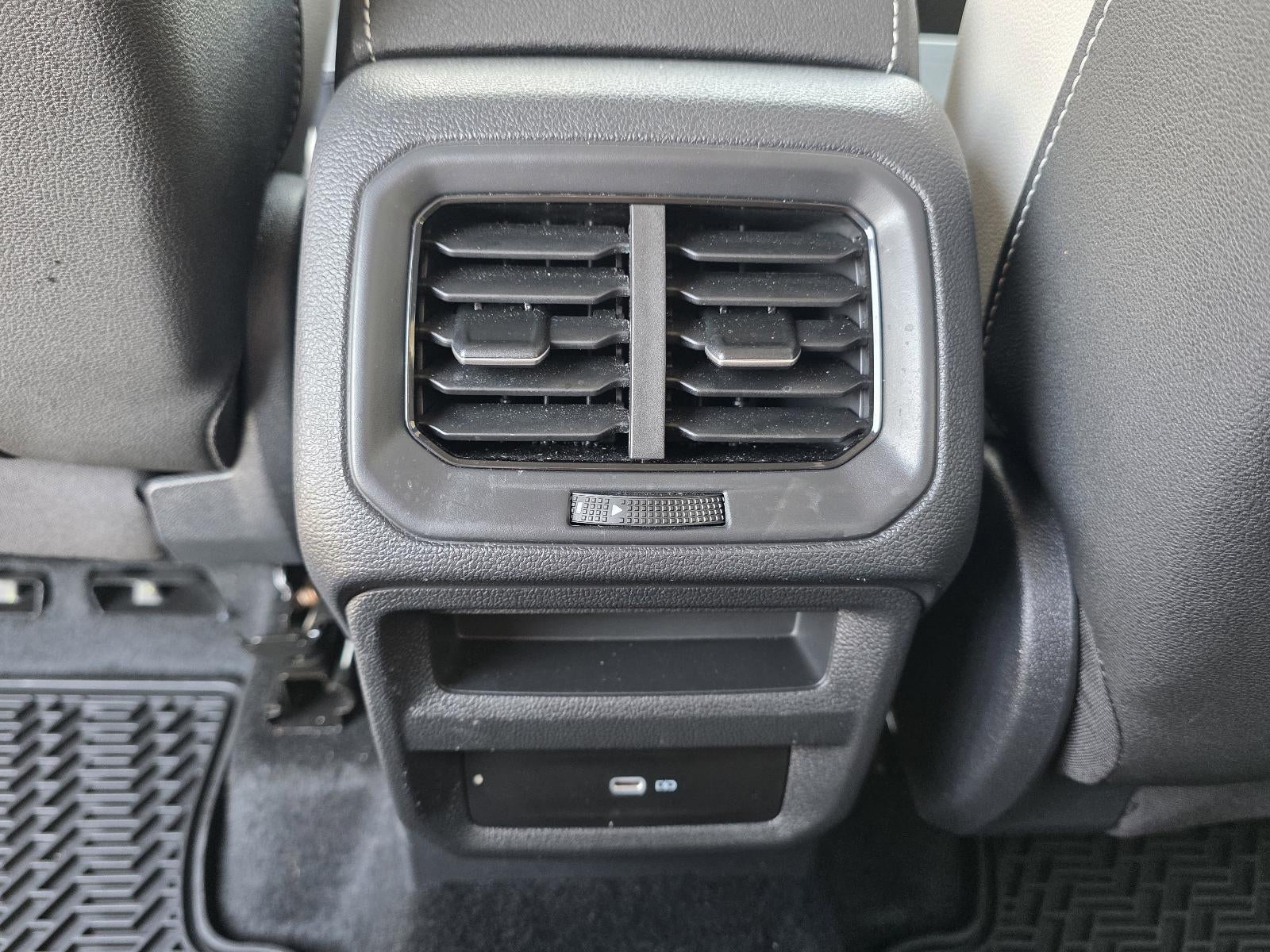 2025 Volkswagen Taos SE FWD