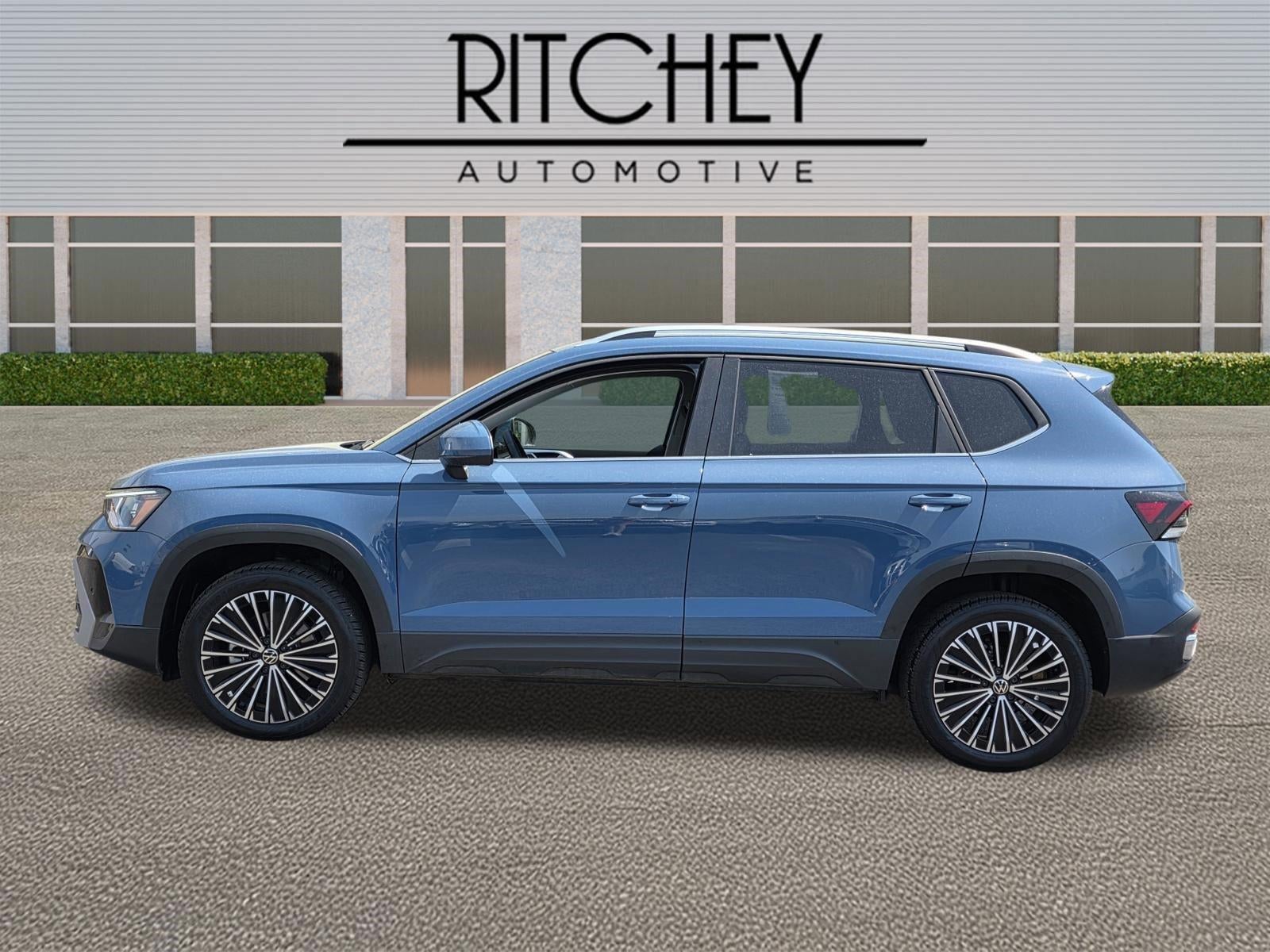 2025 Volkswagen Taos SE FWD