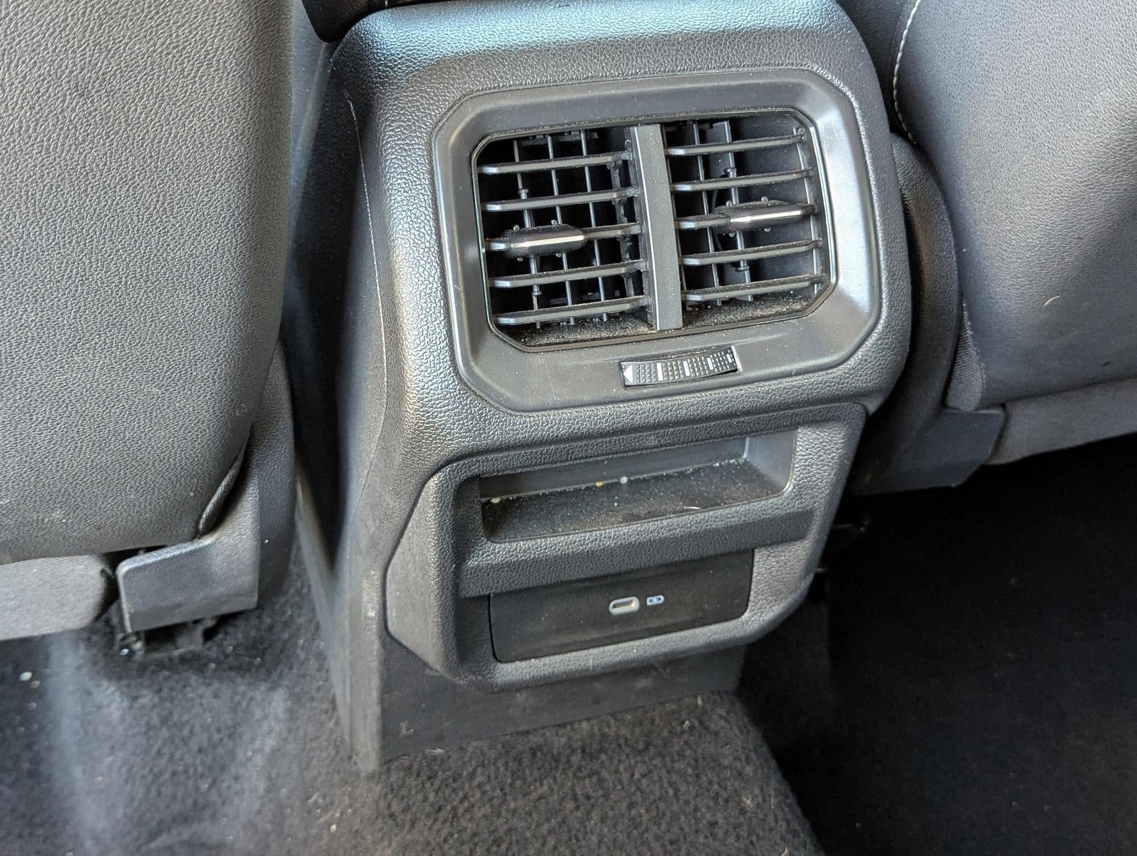 2024 Volkswagen Taos SE FWD