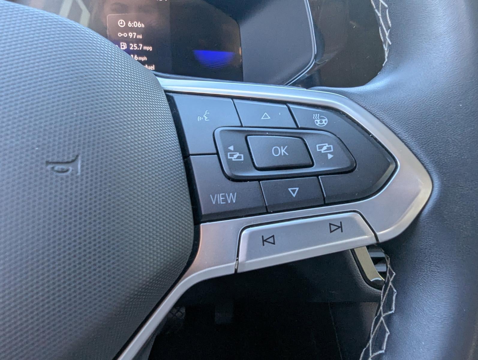 2024 Volkswagen Taos SE FWD