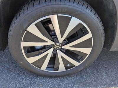 2024 Volkswagen Taos SE FWD