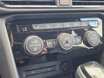 2024 Volkswagen Taos SE 4MOTION