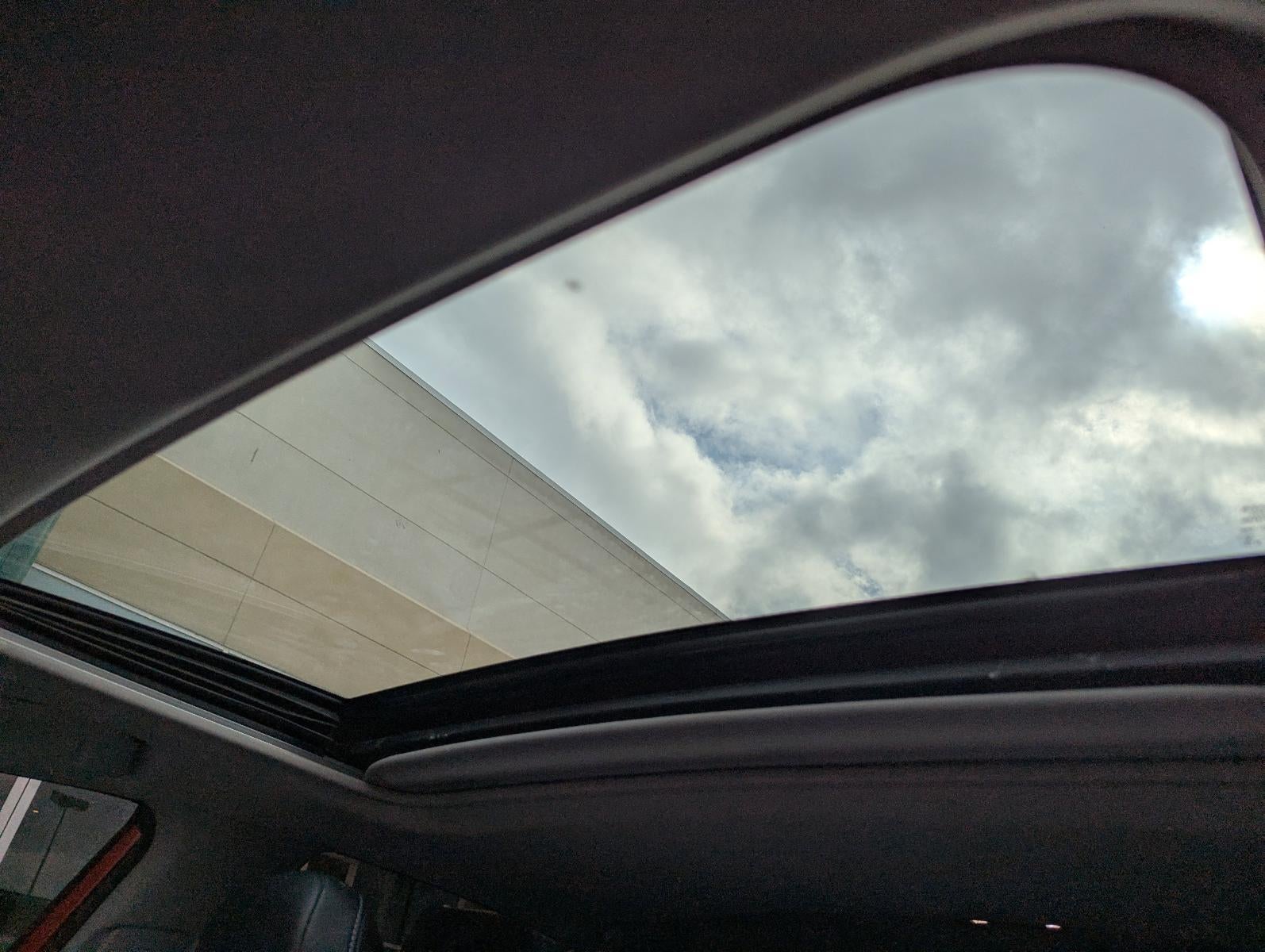 2020 Toyota Camry SE Auto (SE)