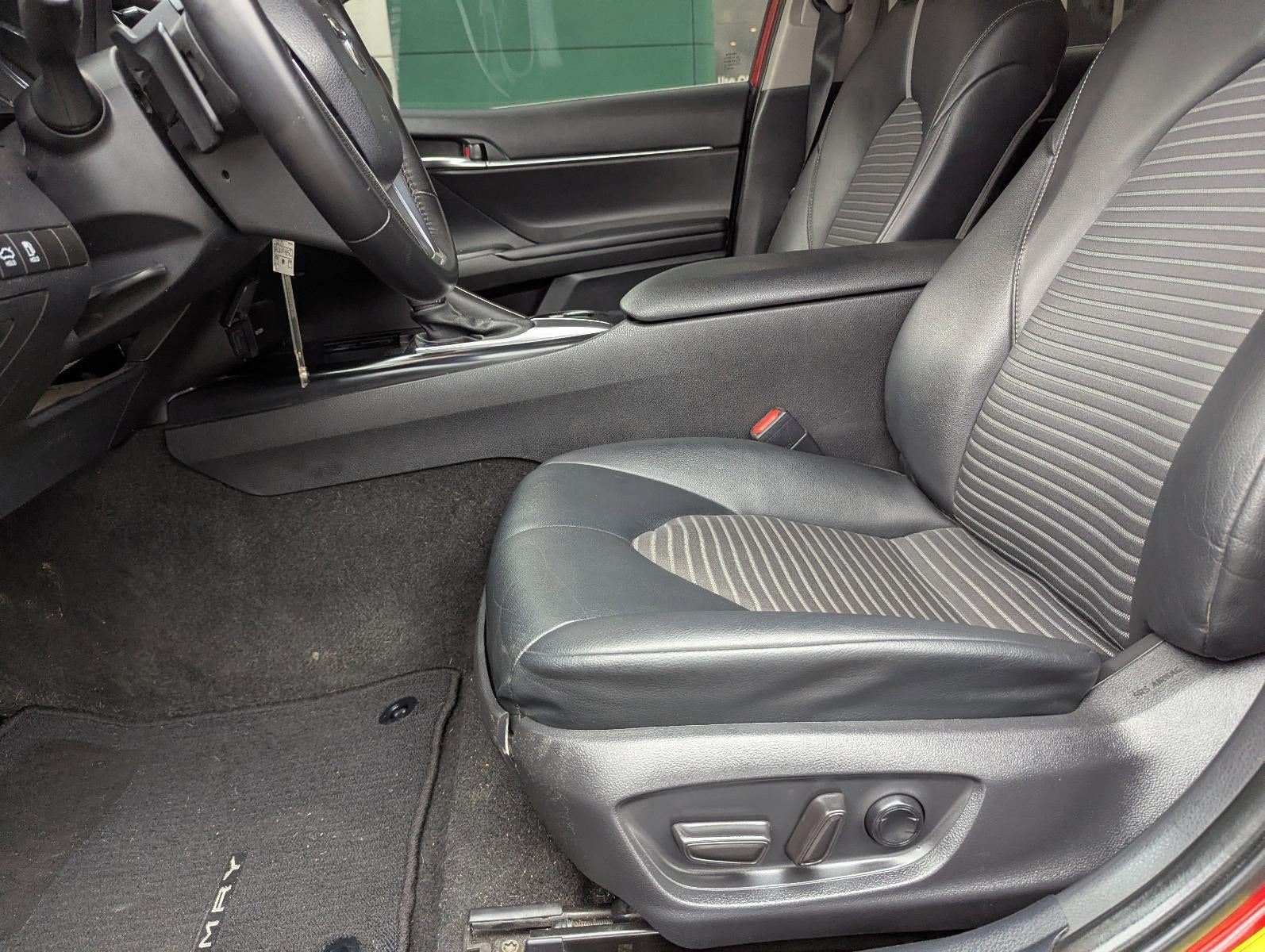 2020 Toyota Camry SE Auto (SE)