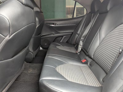 2020 Toyota Camry SE Auto (SE)