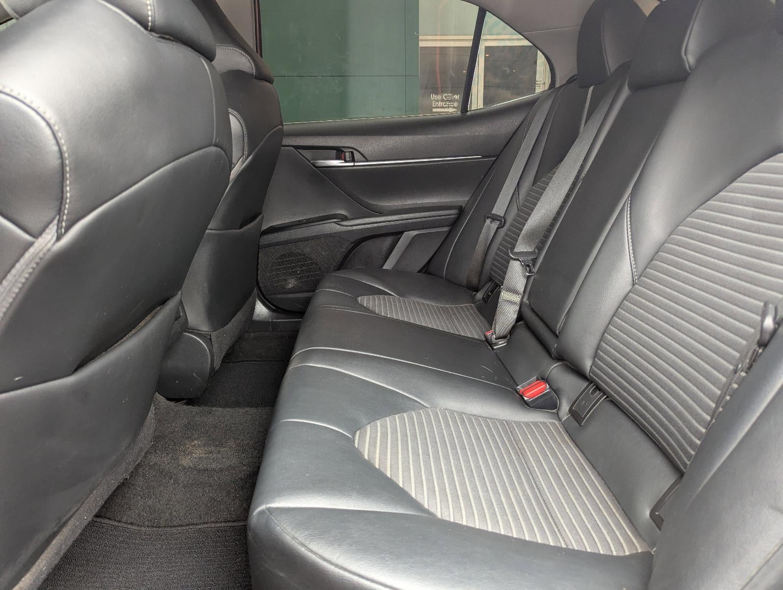 2020 Toyota Camry SE Auto (SE)