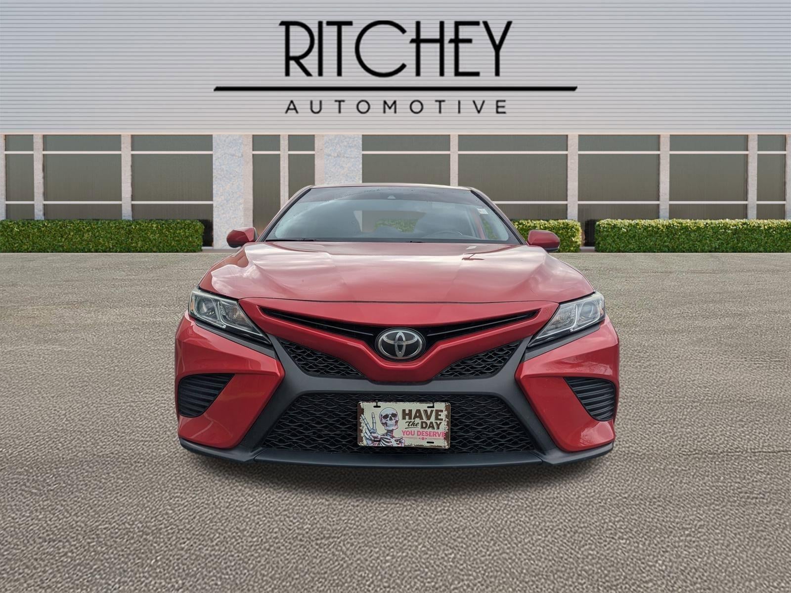 2020 Toyota Camry SE Auto (SE)