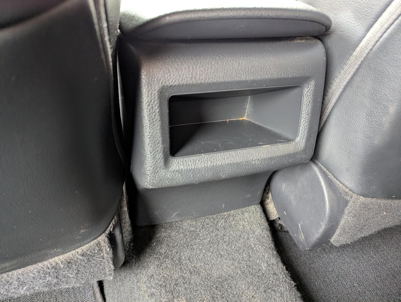 2020 Toyota Camry SE Auto (SE)