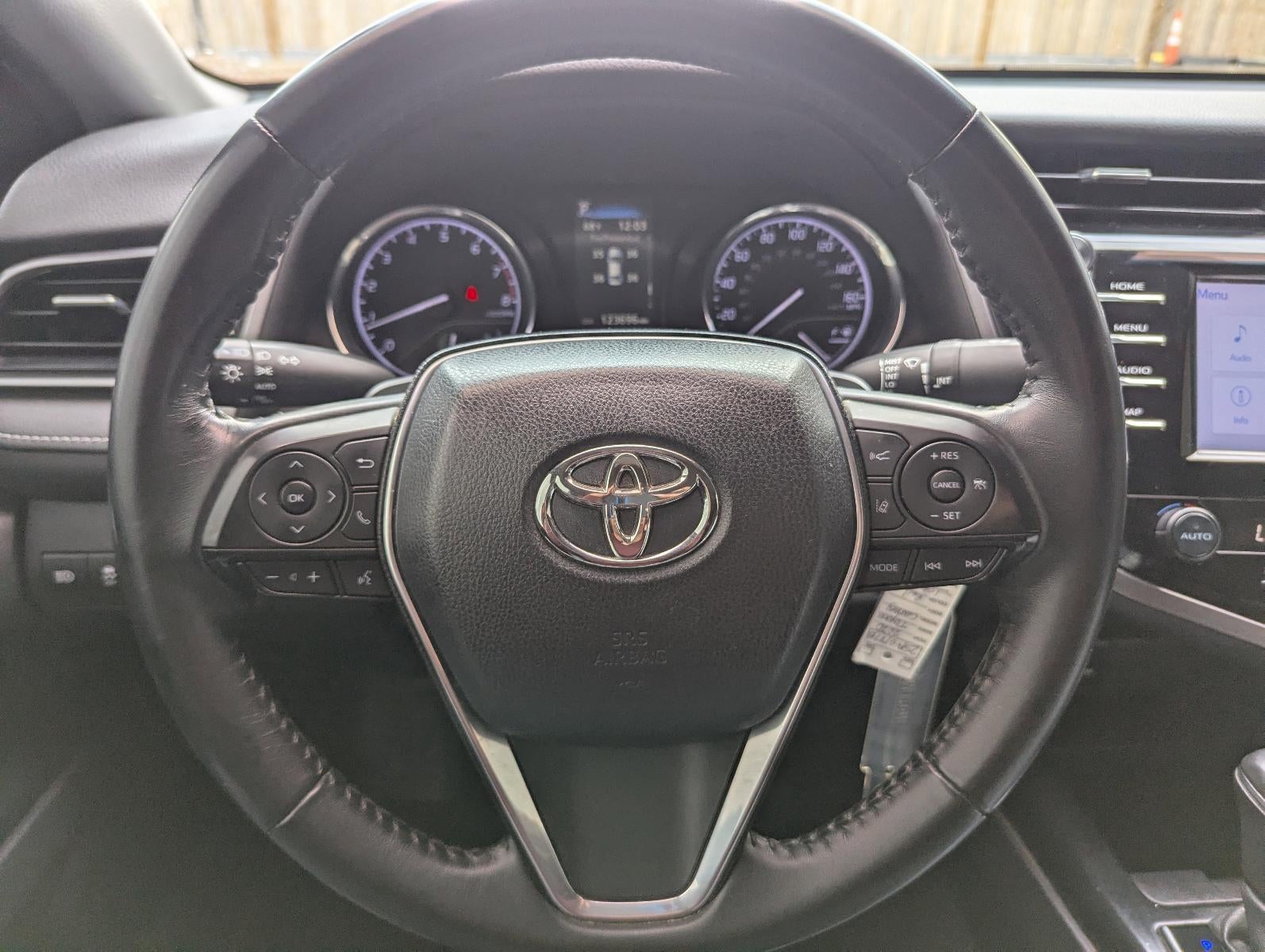 2020 Toyota Camry SE Auto (SE)