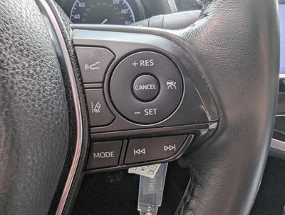 2020 Toyota Camry SE Auto (SE)