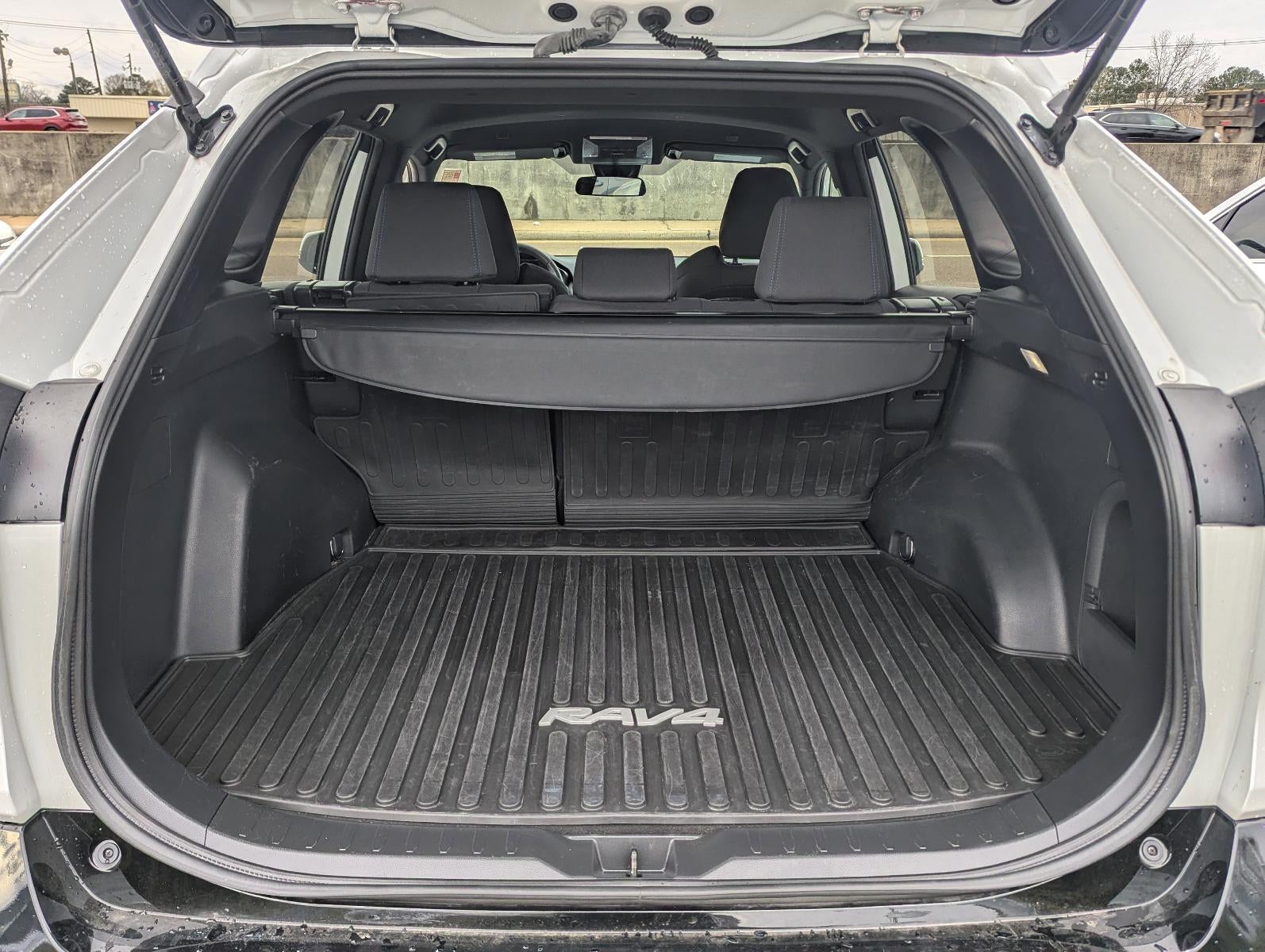 2023 Toyota RAV4 Hybrid SE AWD (Natl)