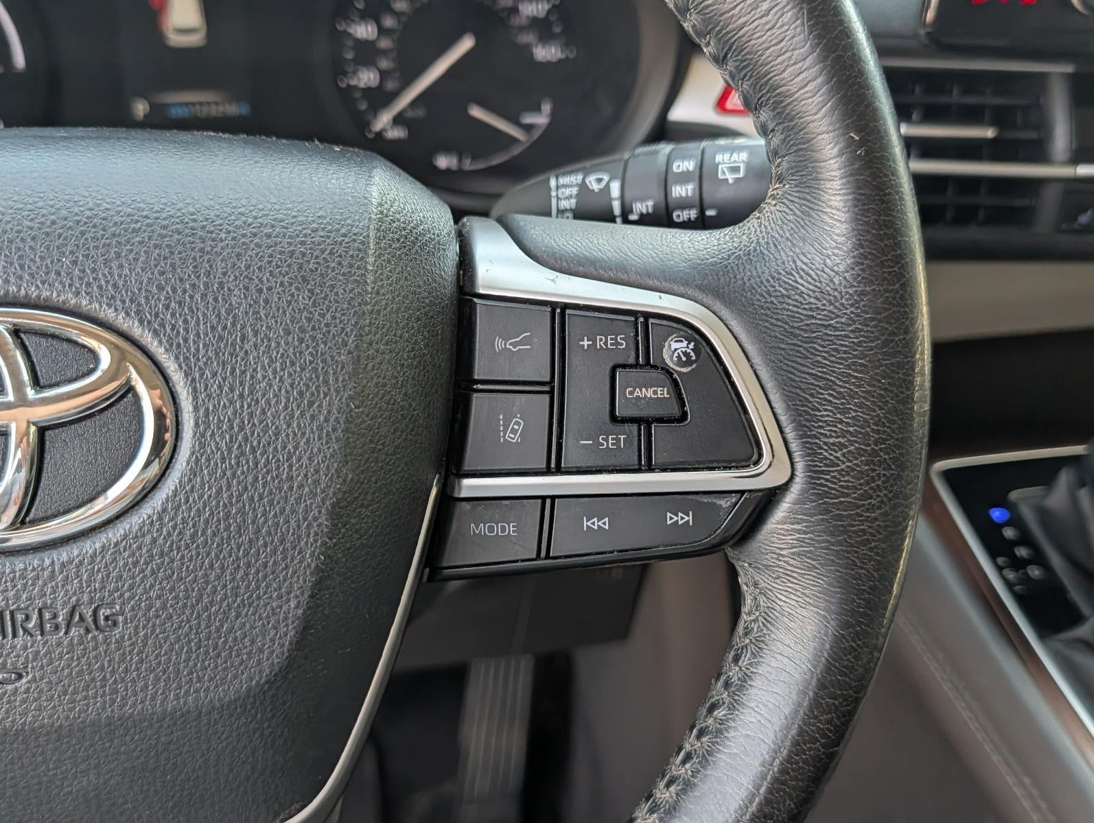 2021 Toyota Sienna XLE FWD 7-Passenger (Natl)