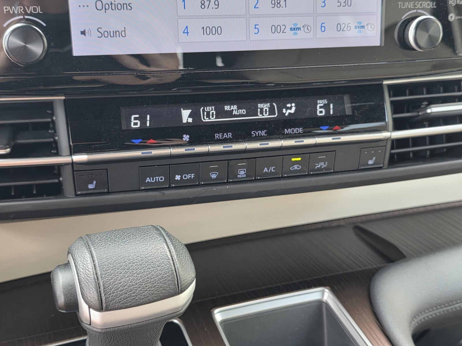 2023 Toyota Sienna XLE FWD 7-Passenger (Natl)