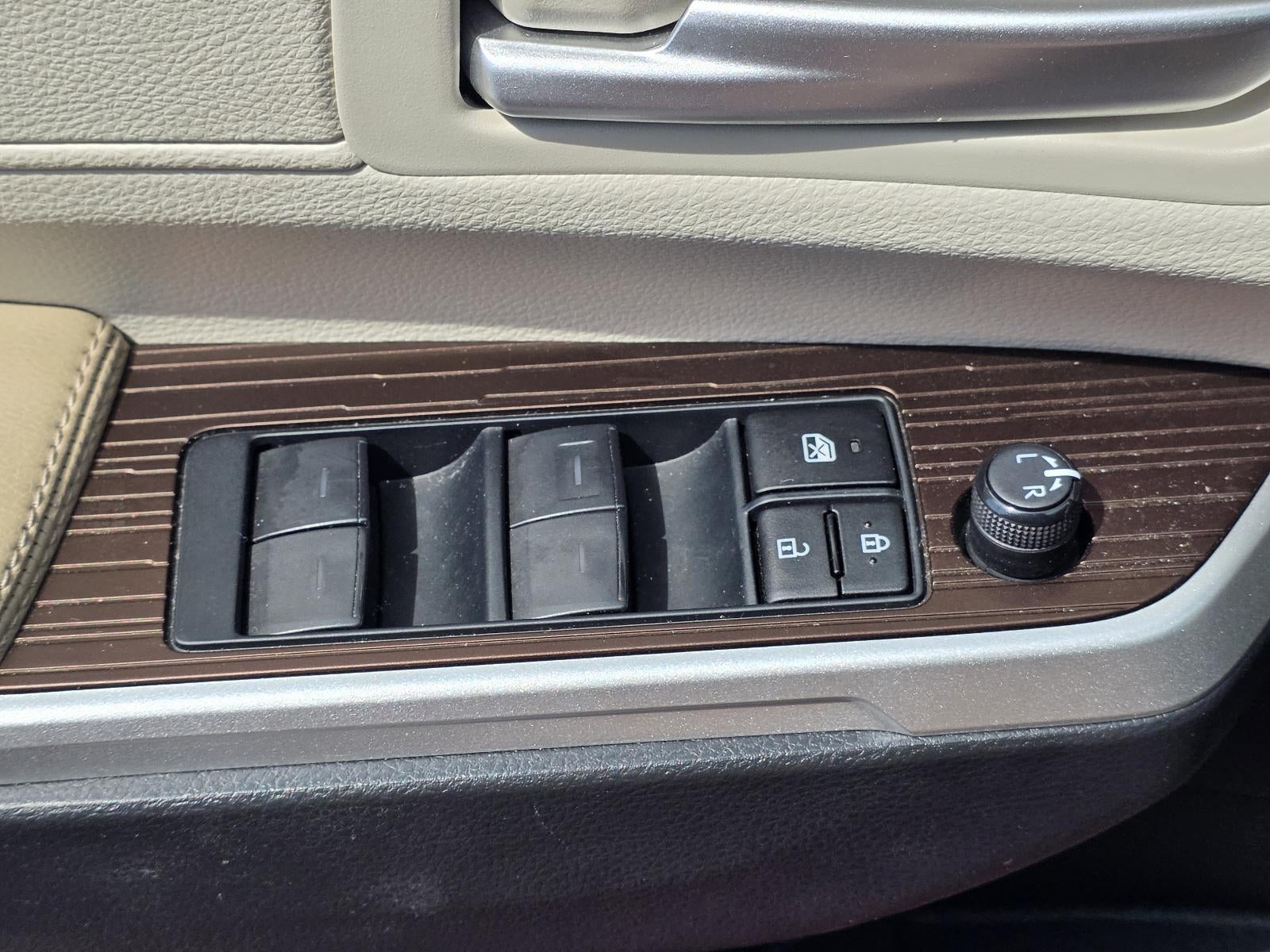 2023 Toyota Sienna XLE FWD 7-Passenger (Natl)