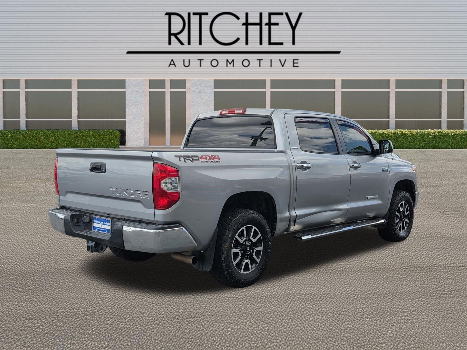 2017 Toyota Tundra 4WD 4WD Limited CrewMax 5.5' Bed 5.7L FFV (SE)