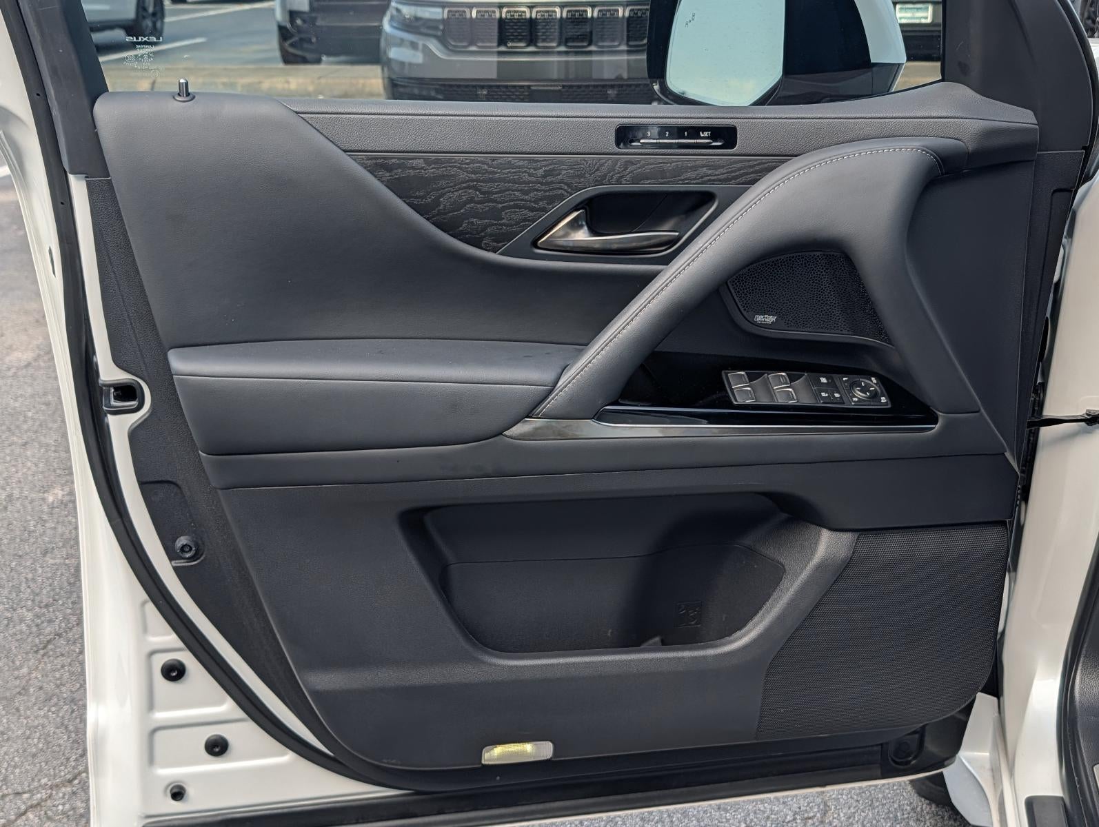 2025 Lexus LX 700h Luxury 4WD