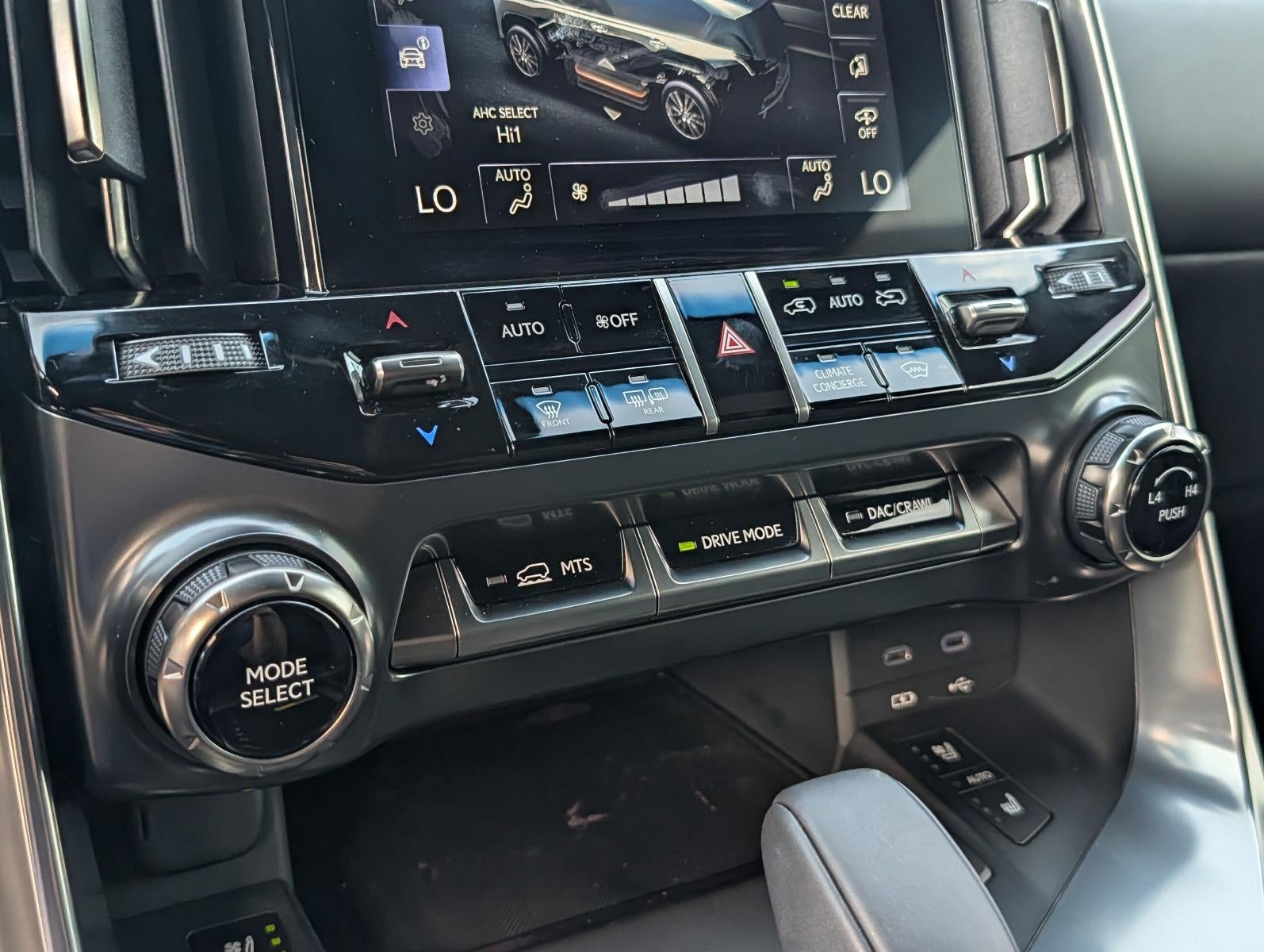 2025 Lexus LX 700h Luxury 4WD