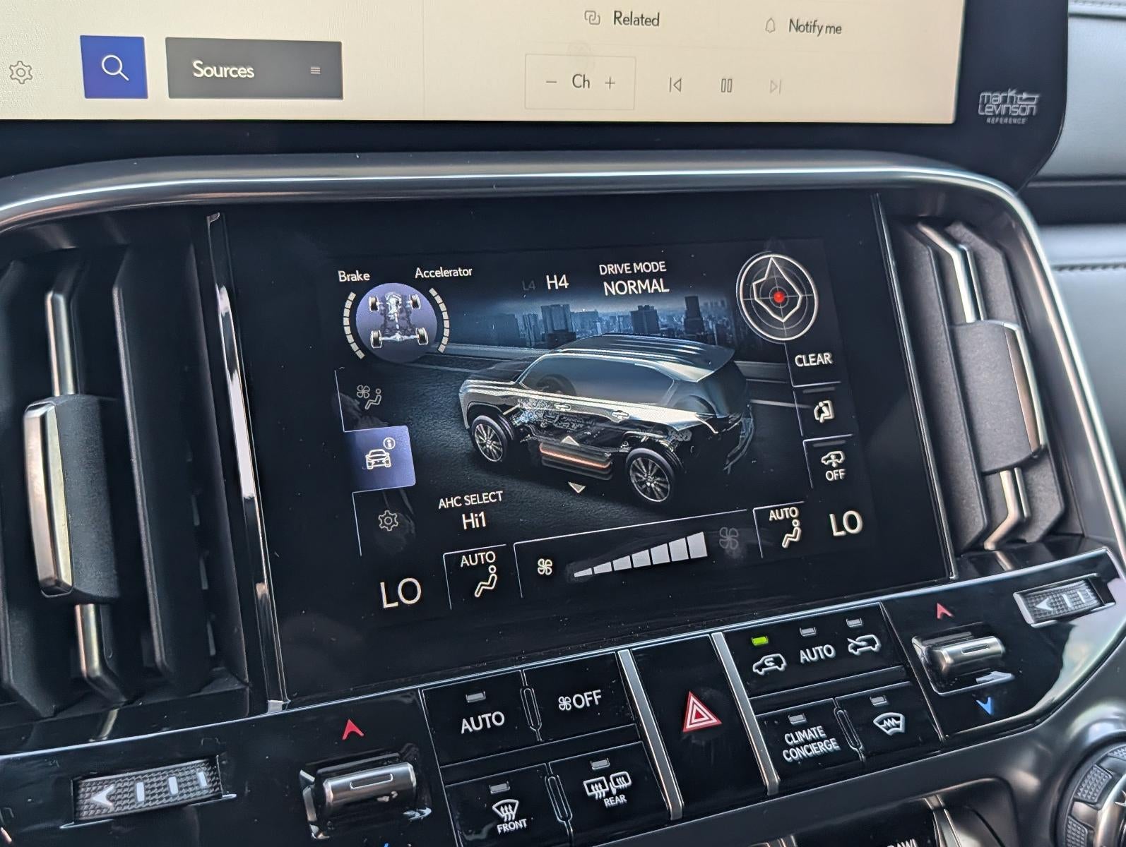 2025 Lexus LX 700h Luxury 4WD
