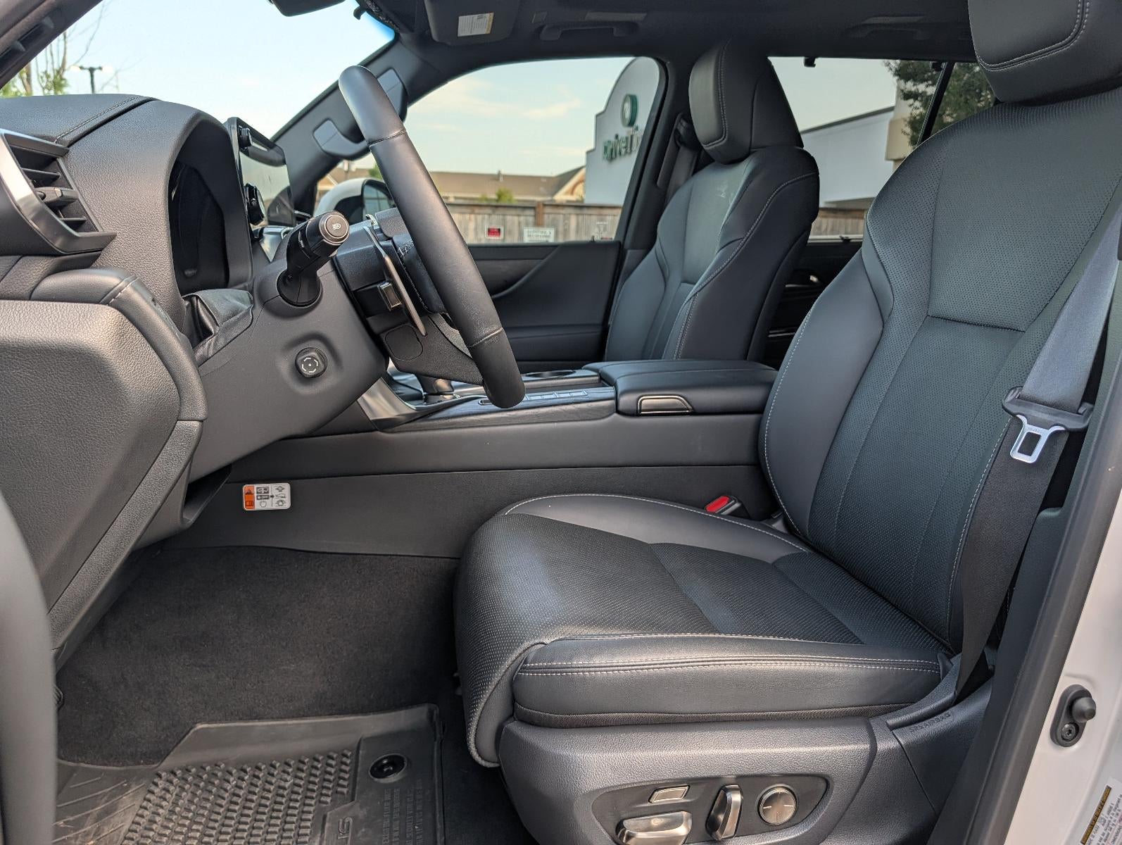 2025 Lexus LX 700h Luxury 4WD