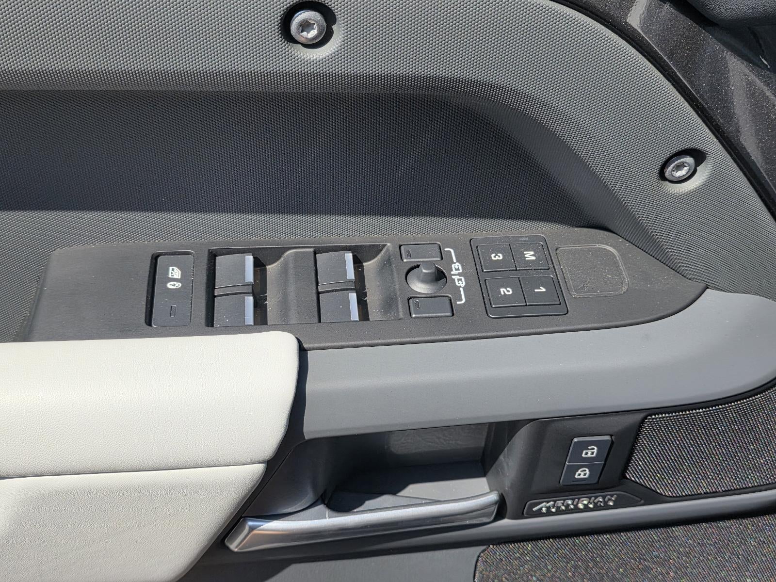 2025 Land Rover Defender 110 P500 X-Dynamic SE