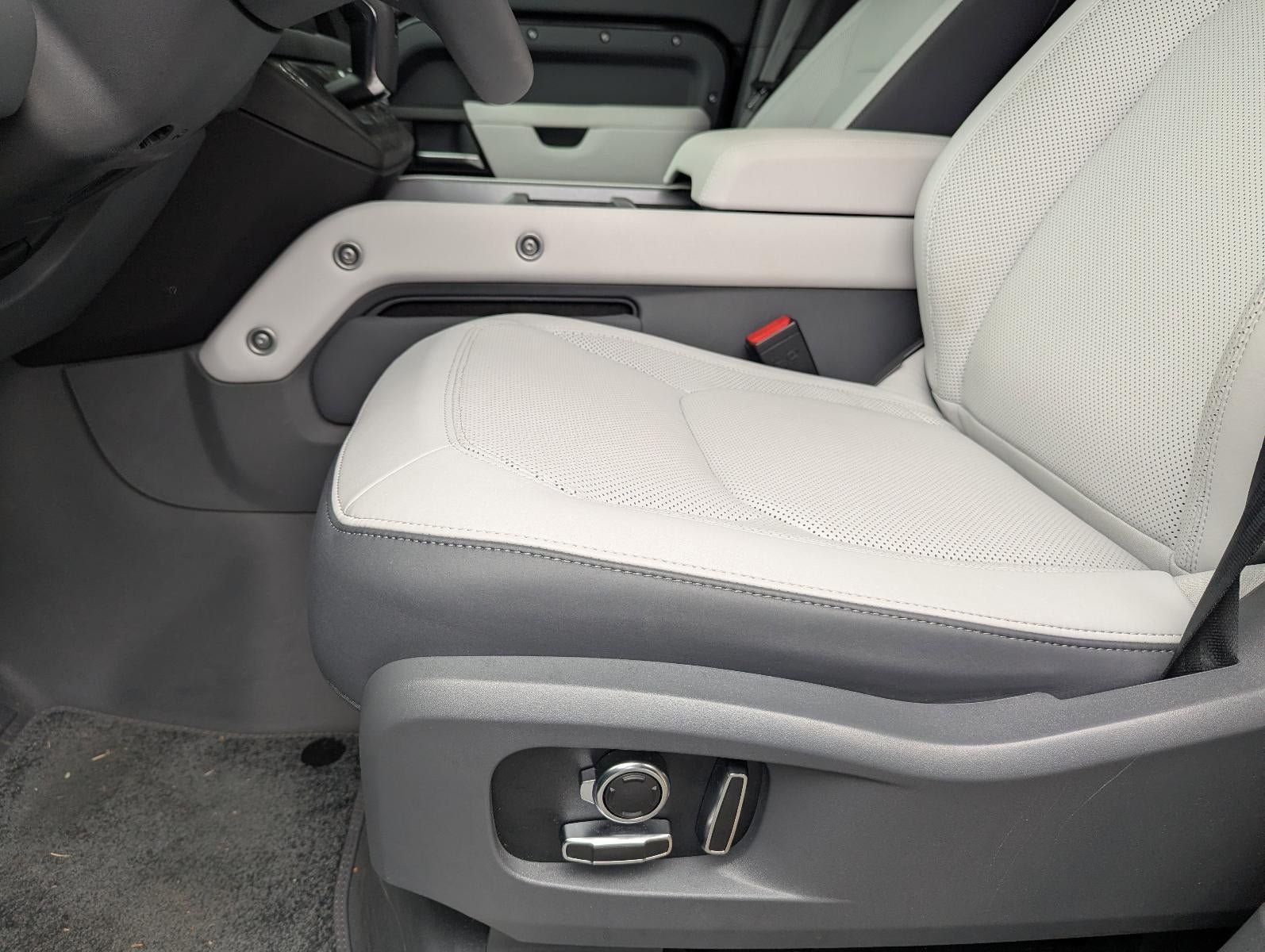 2025 Land Rover Defender 130 P500 V8