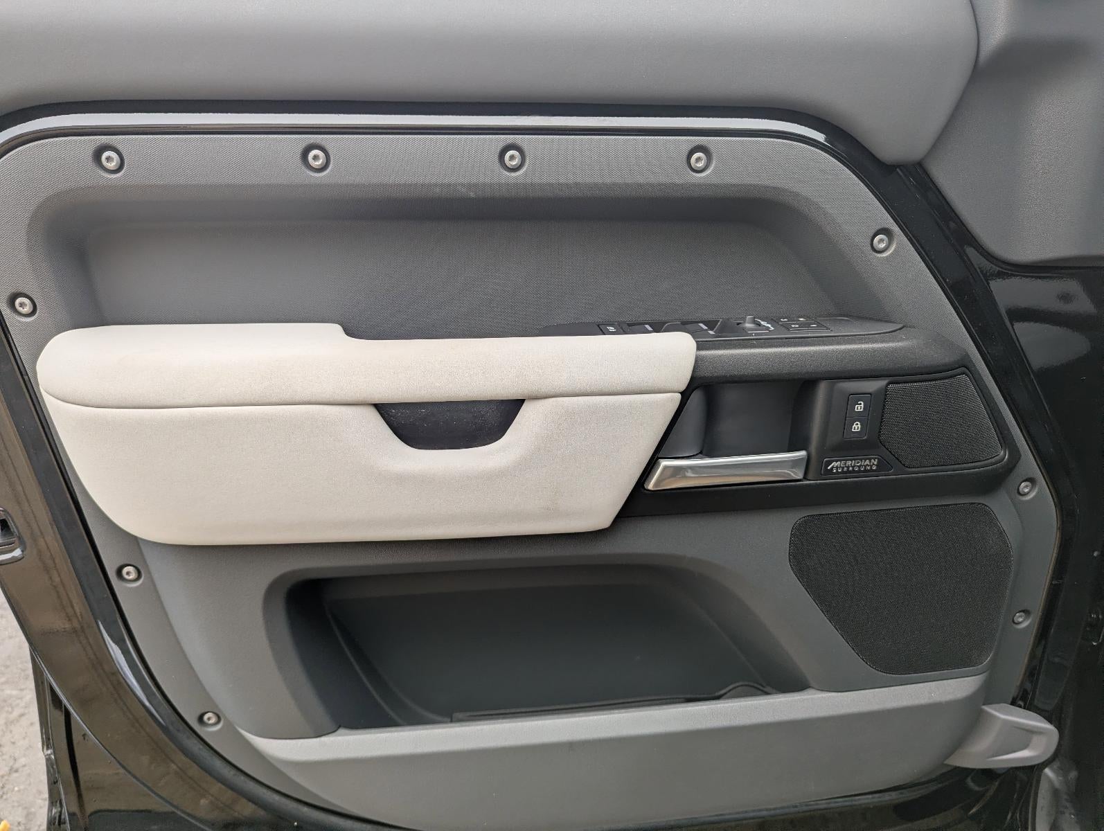 2025 Land Rover Defender 130 P500 V8