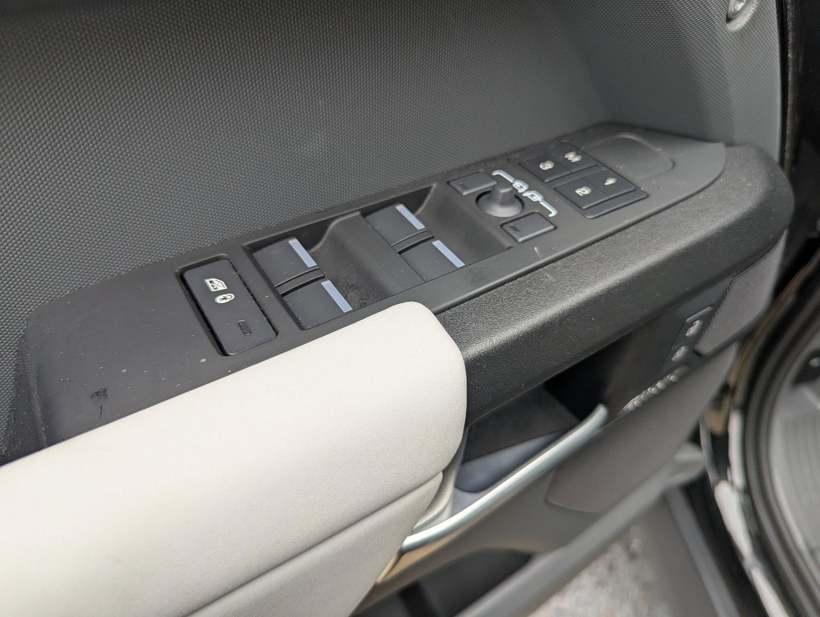 2025 Land Rover Defender 130 P500 V8