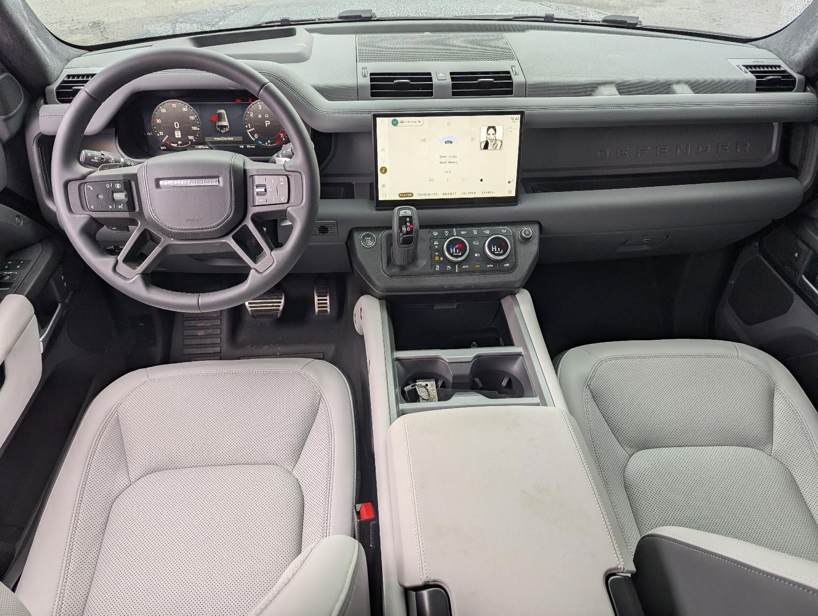 2025 Land Rover Defender 130 P500 V8