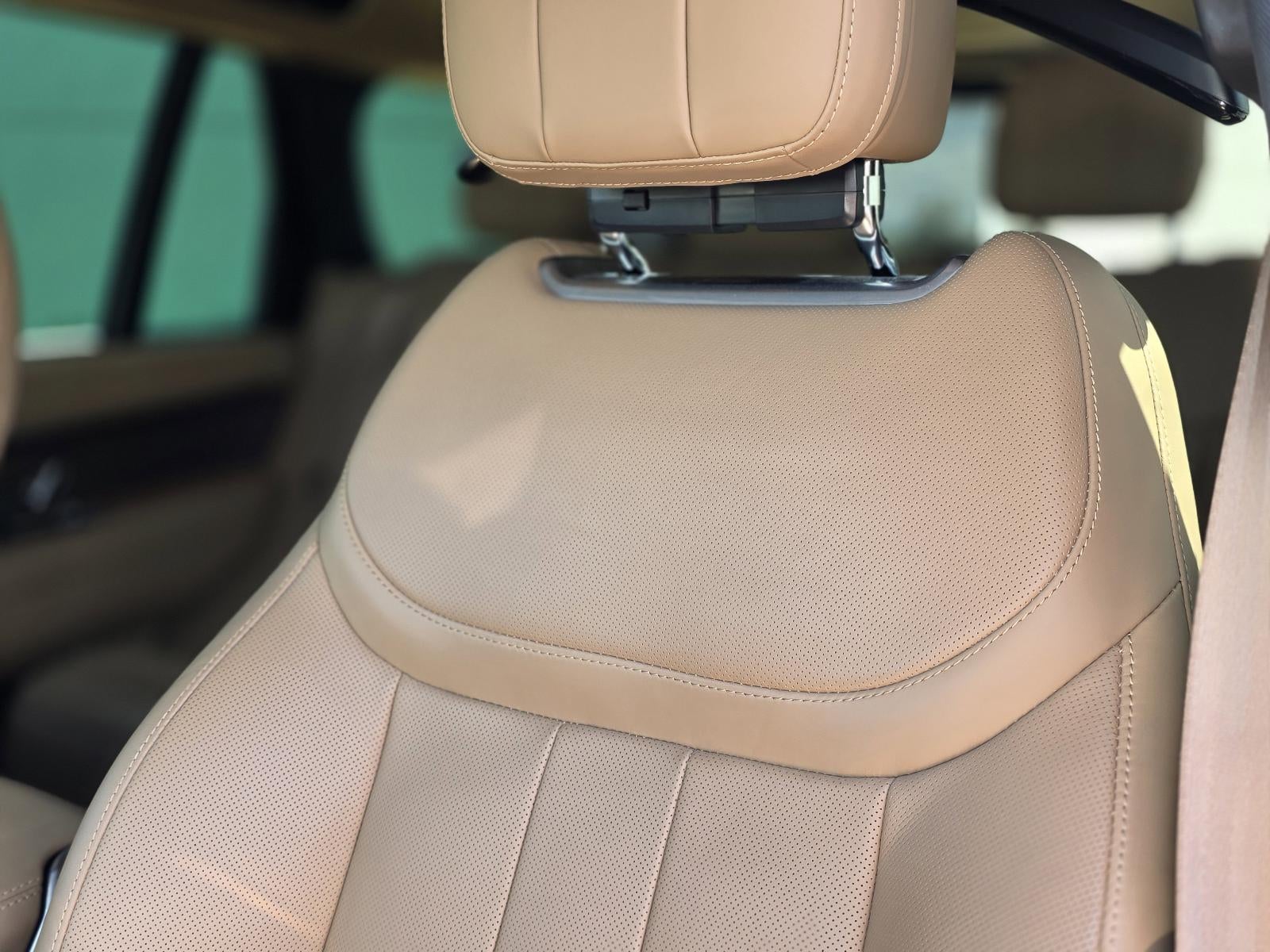 2025 Land Rover Range Rover P550e SE SWB