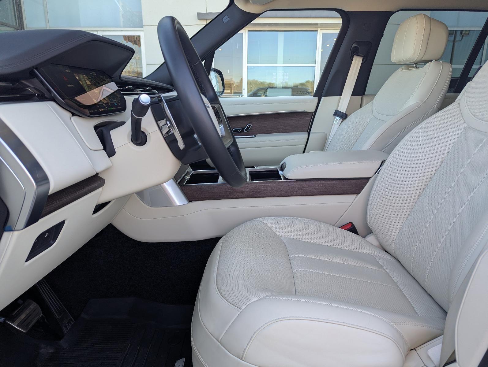 2025 Land Rover Range Rover P550e SE SWB