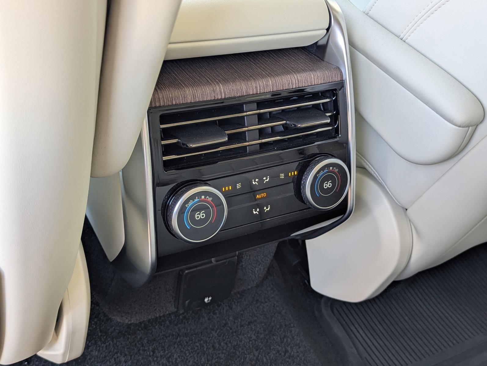 2025 Land Rover Range Rover P550e SE SWB