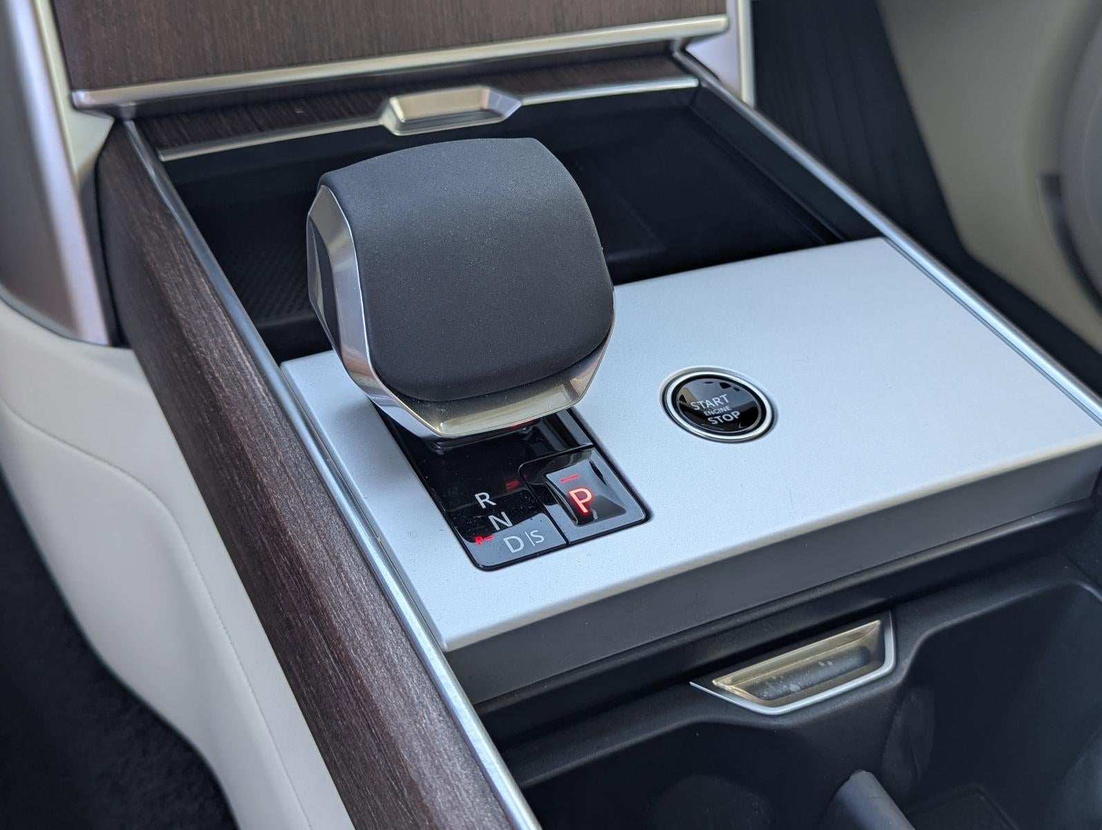 2025 Land Rover Range Rover P550e SE SWB