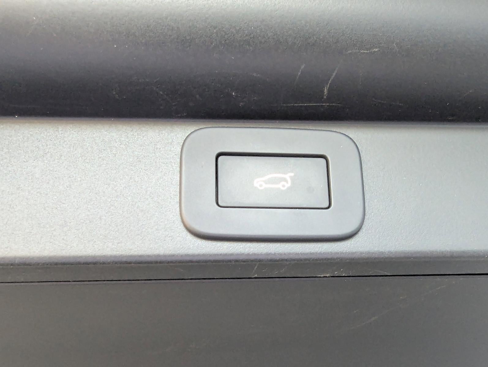 2025 Land Rover Range Rover P550e SE SWB