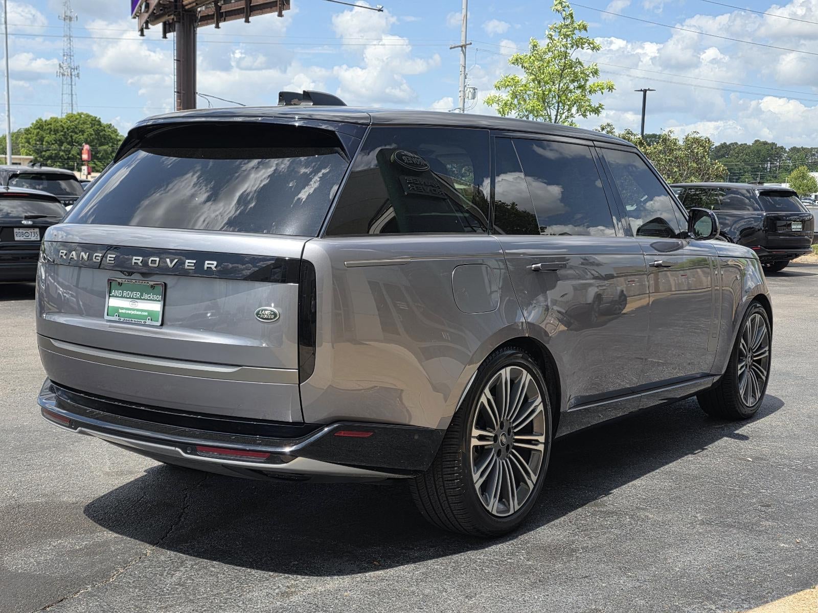 2023 Land Rover Range Rover P400 SE LWB 7 Seat