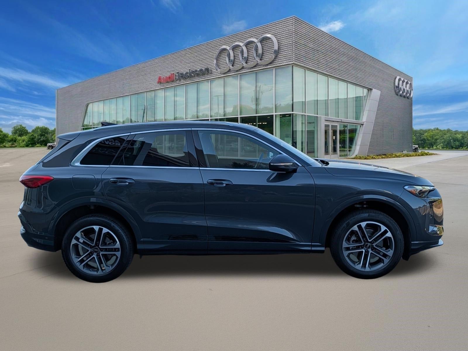 2025 Audi Q5 Premium 2.0 TFSI quattro