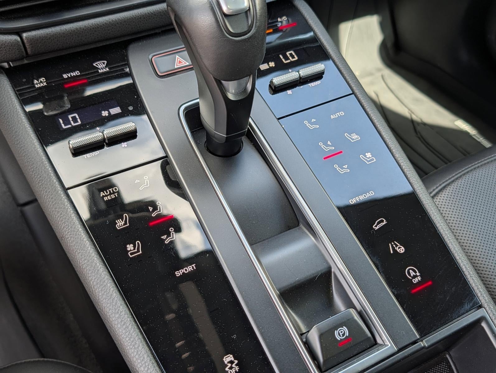 2023 Porsche Macan AWD