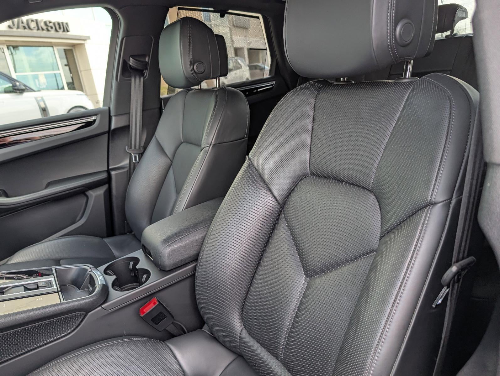 2023 Porsche Macan AWD