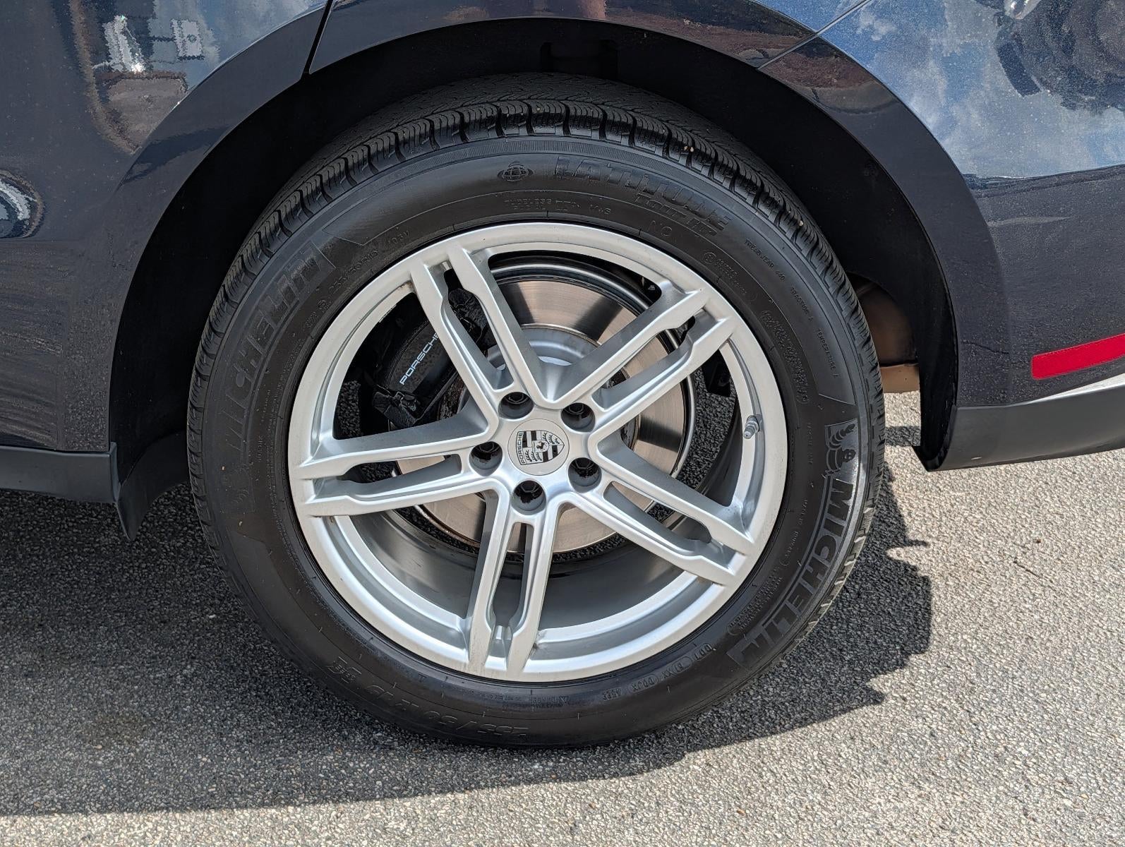 2023 Porsche Macan AWD