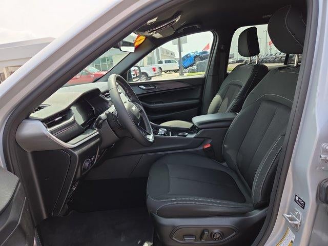 2025 Jeep Grand Cherokee Laredo 4x2