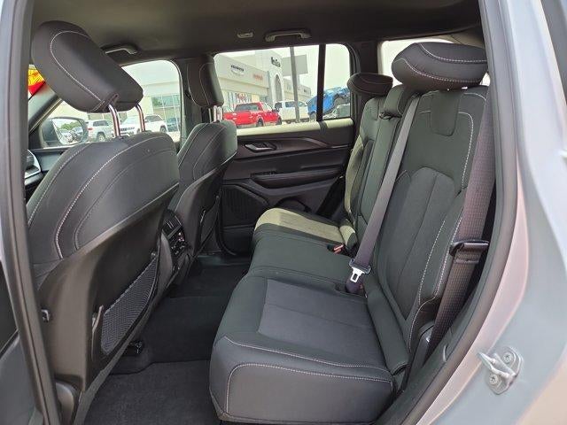 2025 Jeep Grand Cherokee Laredo 4x2