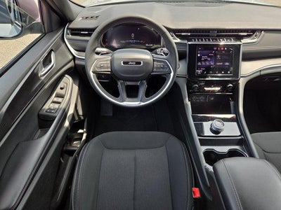 2025 Jeep Grand Cherokee Laredo 4x2