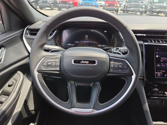 2025 Jeep Grand Cherokee Laredo 4x2