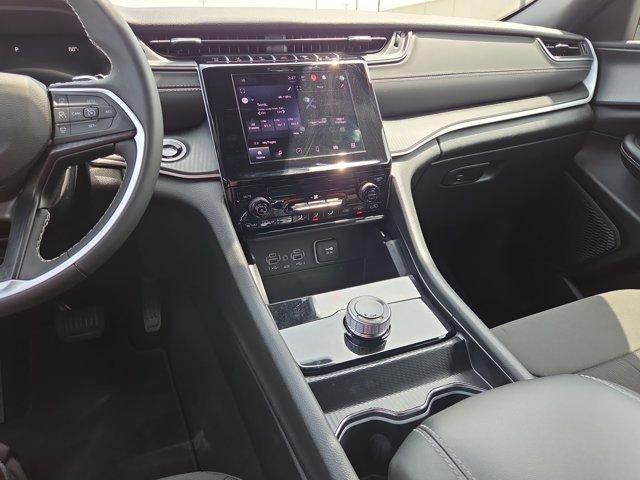 2025 Jeep Grand Cherokee Laredo 4x2