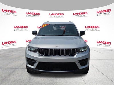 2025 Jeep Grand Cherokee Laredo 4x2