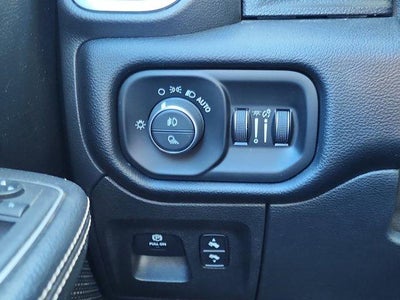 2022 RAM 1500 Laramie 4x4 Crew Cab 5'7" Box