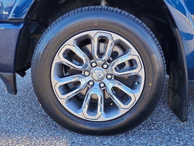 2022 RAM 1500 Laramie 4x4 Crew Cab 5'7" Box