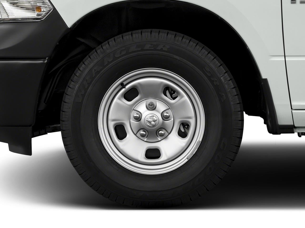 2017 RAM 1500 Express 4x4 Crew Cab 5'7" Box