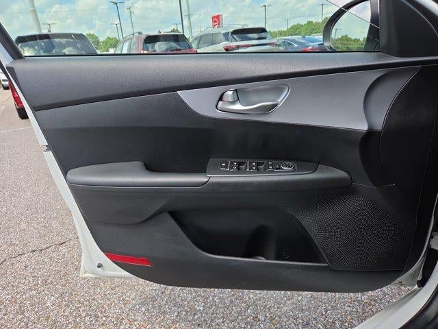 2024 Kia Forte LXS IVT